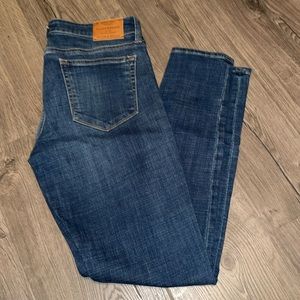 Lucky brand, size 6/28, blue jeans.